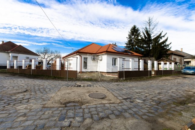 Eladó ikerház, Bagon 85.99 M Ft, 3 szobás / költözzbe.hu