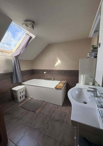 Eladó családi ház, Szadán 140 M Ft, 5 szobás