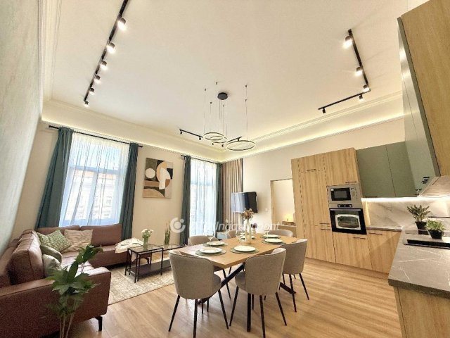 Eladó téglalakás, Budapesten, VIII. kerületben 180 M Ft