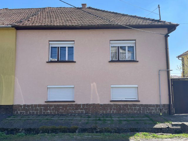 Eladó ikerház, Szombathelyen, Móra Ferenc utcában 65 M Ft