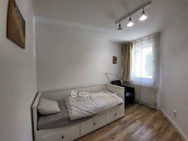 Eladó téglalakás, Siófokon 85 M Ft, 3 szobás