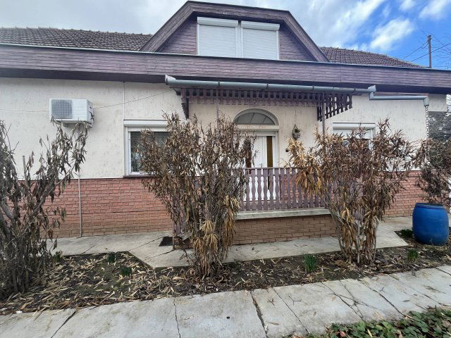 Eladó családi ház, Gyulán 79.9 M Ft, 6 szobás