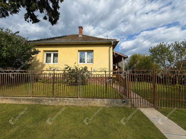 Eladó családi ház, Csonkahegyháton 24.9 M Ft, 2 szobás