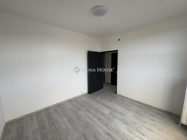 Eladó panellakás, Pécsett, Páfrány utcában 50 M Ft, 2 szobás