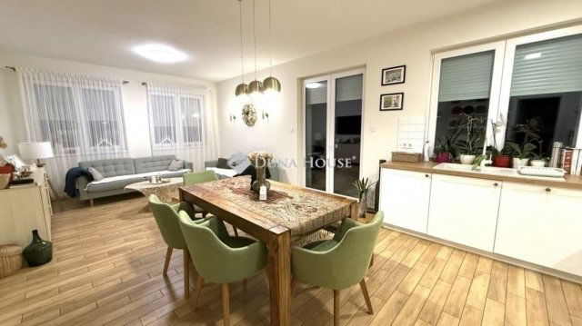 Eladó családi ház, Üllőn 130 M Ft, 5 szobás