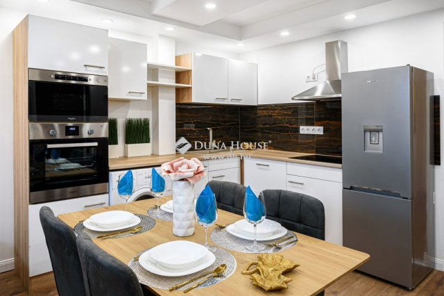 Eladó családi ház, Budapesten, XII. kerületben 395 M Ft