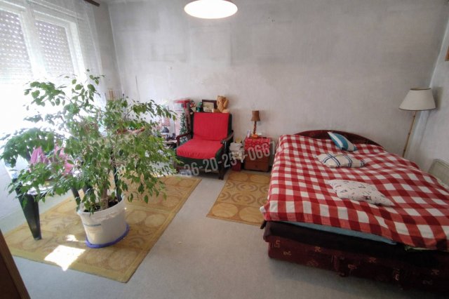 Eladó családi ház, Mohácson 32 M Ft, 4 szobás