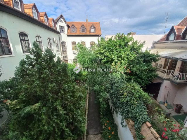 Kiadó téglalakás, albérlet, Pécsett 270 E Ft / hó, 4 szobás