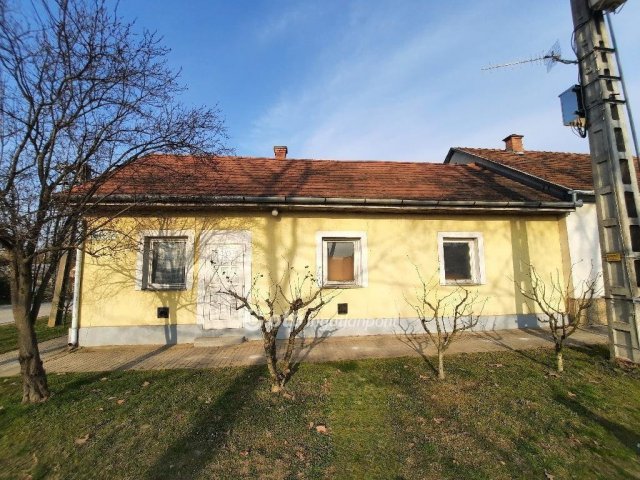 Eladó családi ház, Lajosmizsén 23 M Ft, 2 szobás
