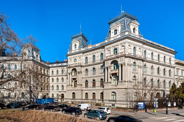 Eladó téglalakás, Budapesten, VI. kerületben, Kodály köröndön