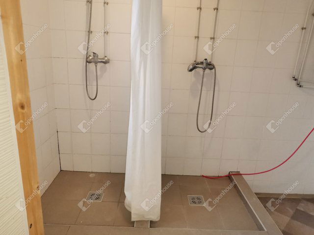 Eladó családi ház, Ácson 50 M Ft, 7 szobás
