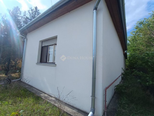 Eladó családi ház, Törtelen 20 M Ft, 2 szobás
