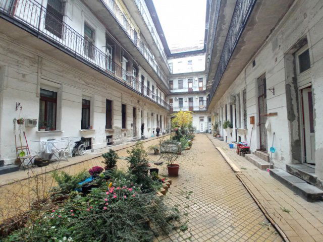 Eladó téglalakás, Budapesten, VIII. kerületben, Dobozi utcában