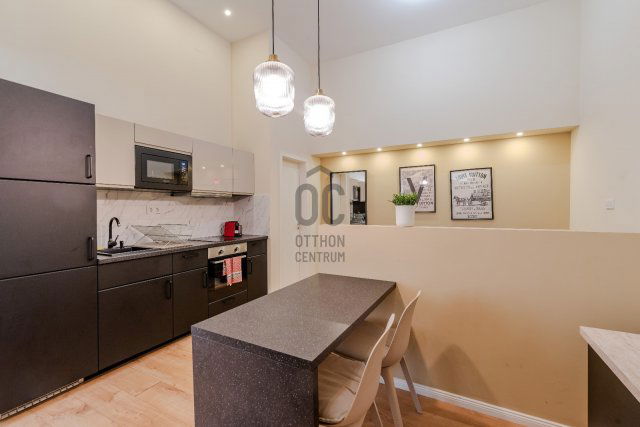 Eladó téglalakás, Budapesten, VII. kerületben, Klauzál téren