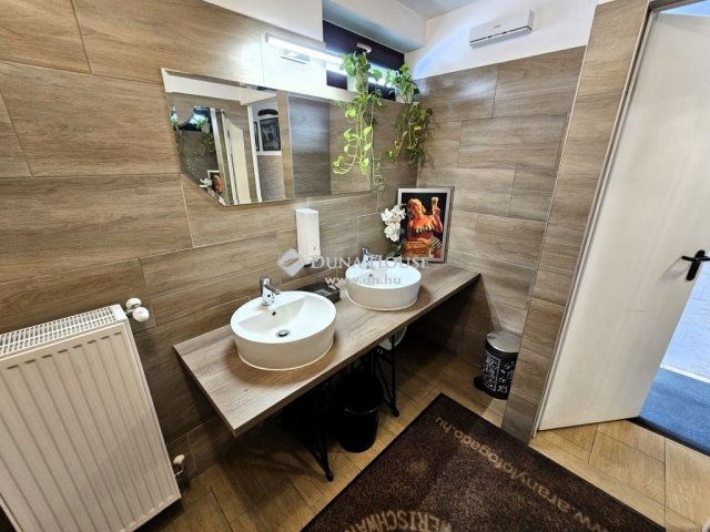 Eladó családi ház, Pilisvörösváron 199 M Ft, 8 szobás