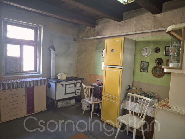 Eladó családi ház, Rábatamásin 8 M Ft, 2 szobás