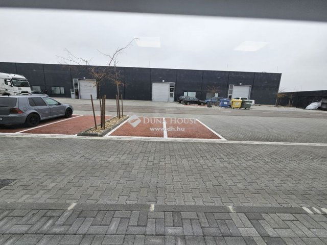 Kiadó üzlethelyiség, Székesfehérvárott 3789 E Ft / hó