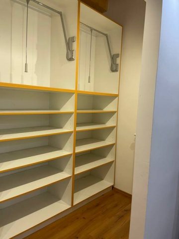 Eladó családi ház, Komáromban 135 M Ft, 7+2 szobás