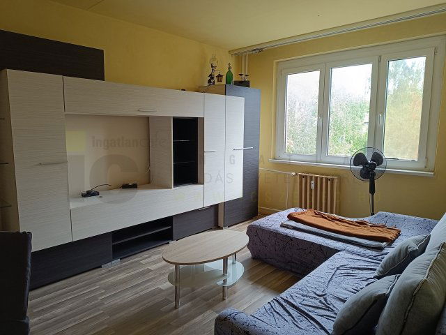 Kiadó panellakás, albérlet, Szegeden 180 E Ft / hó, 2+1 szobás