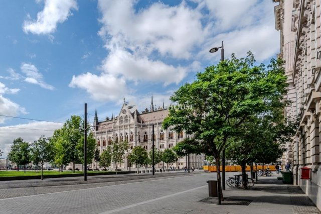 Eladó téglalakás, Budapesten, V. kerületben 170 M Ft, 2 szobás