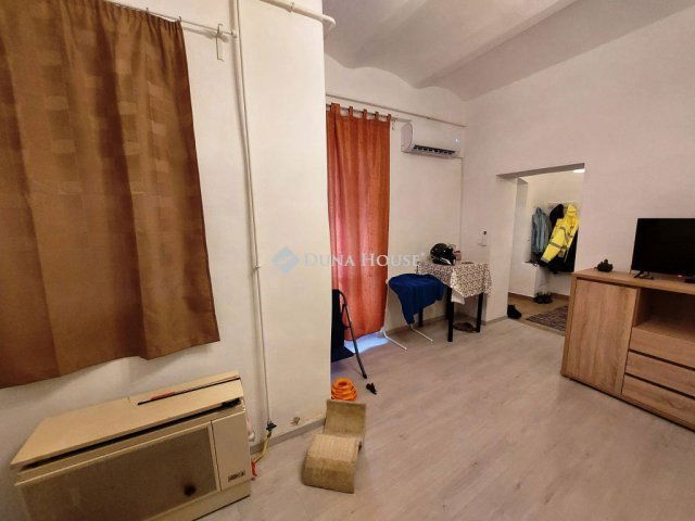 Eladó téglalakás, Sopronban 27.5 M Ft, 1 szobás