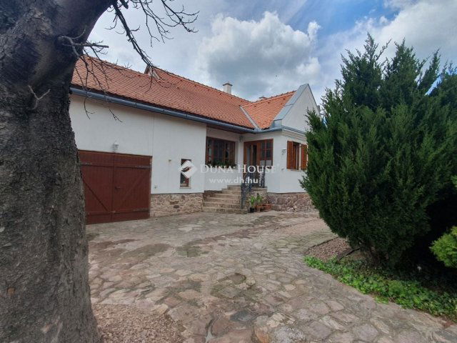 Eladó családi ház, Cserkúton 109 M Ft, 7 szobás