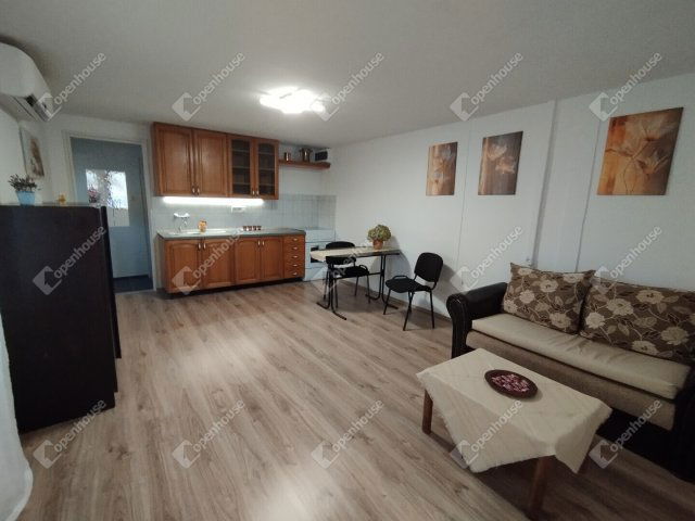 Eladó családi ház, Győrött 22.5 M Ft, 1 szobás