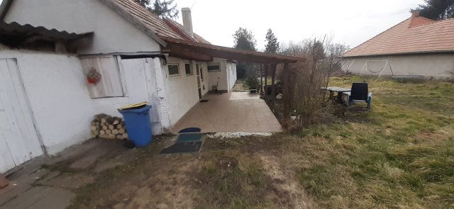 Eladó családi ház, Apcon 22 M Ft, 1+2 szobás