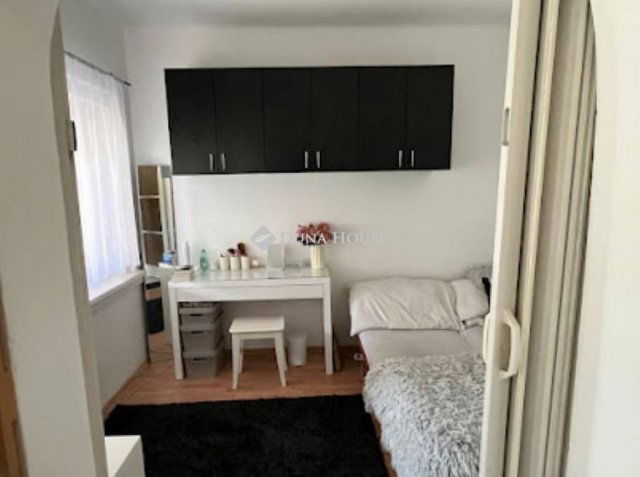 Eladó családi ház, Szigetszentmiklóson 109 M Ft, 4 szobás