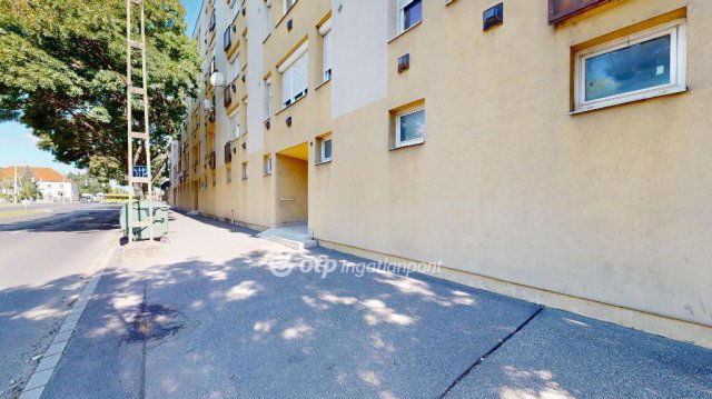 Eladó téglalakás, Nyíregyházán 37.4 M Ft, 1+2 szobás