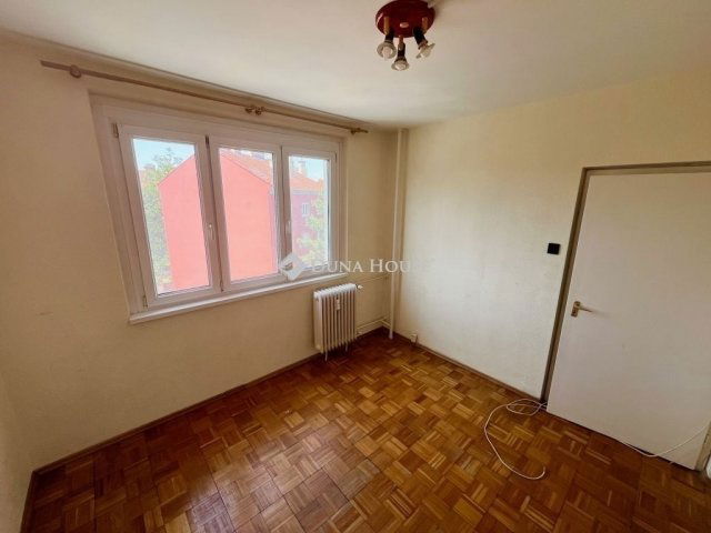 Eladó panellakás, Székesfehérvárott 55.9 M Ft, 3 szobás