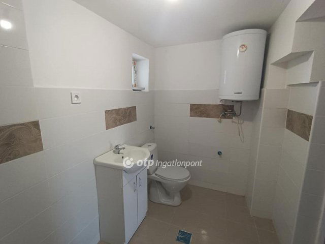 Eladó családi ház, Pándon 28.9 M Ft, 3+1 szobás