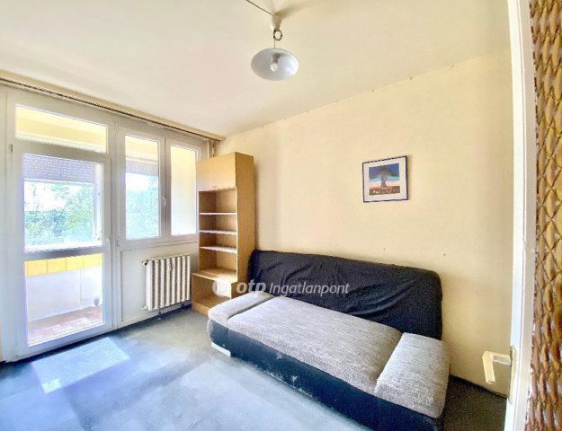 Eladó panellakás, Szegeden 40.99 M Ft, 1+1 szobás