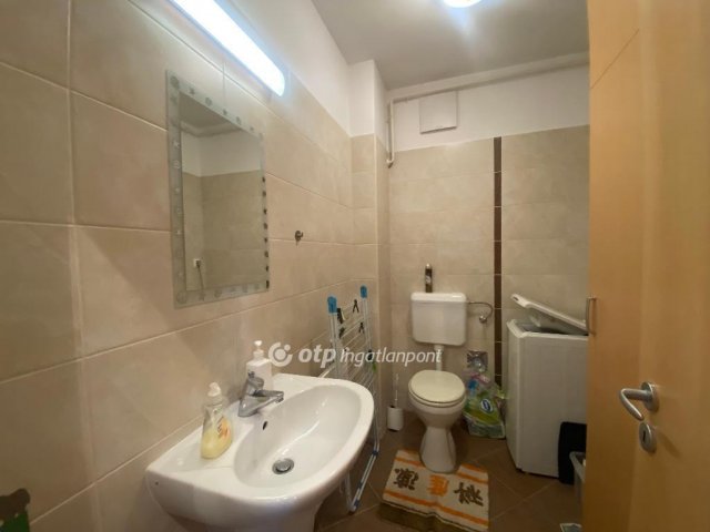 Eladó téglalakás, Siófokon 121 M Ft, 1+1 szobás