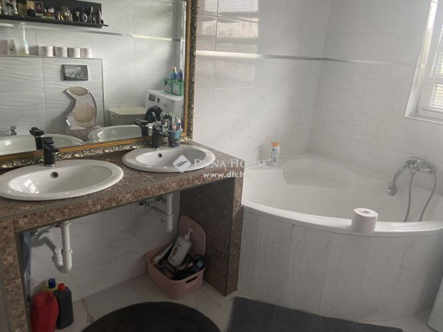 Eladó családi ház, Érden 133.7 M Ft, 4 szobás