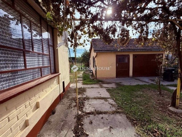 Eladó családi ház, Lajosmizsén 27 M Ft, 3 szobás