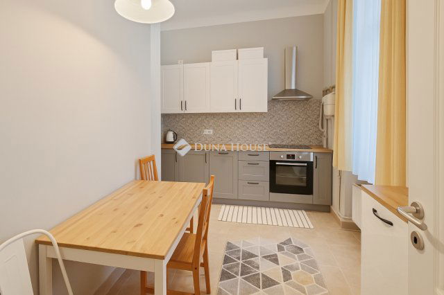 Eladó téglalakás, Budapesten, XIII. kerületben 98 M Ft, 2 szobás