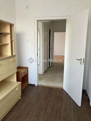 Eladó panellakás, Győrött, Teleki László utcában 67.563 M Ft