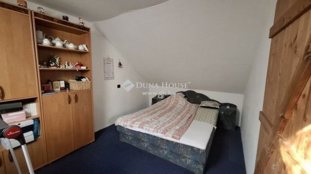 Eladó családi ház, Felsőpakonyban 114.9 M Ft, 9 szobás