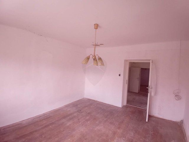 Eladó családi ház, Úrin 36.5 M Ft, 3 szobás