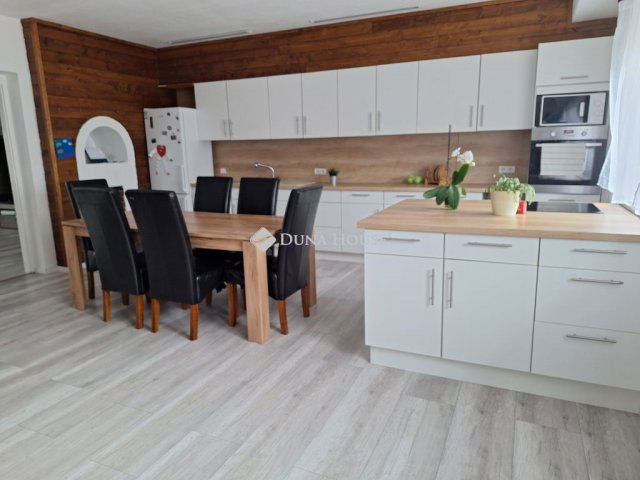 Eladó családi ház, Zalaegerszegen 99 M Ft, 5 szobás