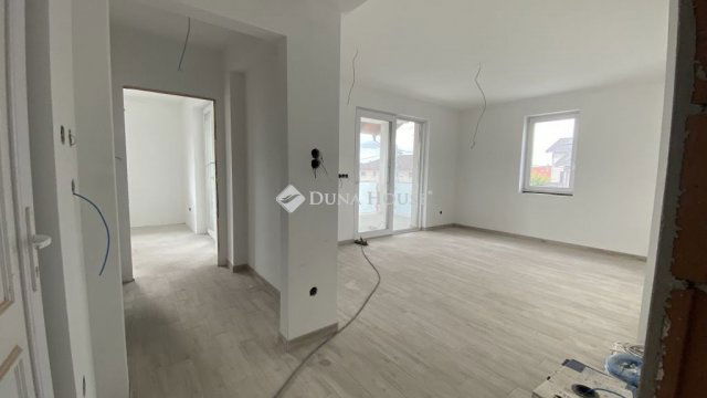 Eladó téglalakás, Dunaharasztin 70.905 M Ft, 2 szobás