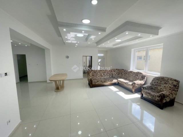 Kiadó családi ház, albérlet, Nyíregyházán 300 E Ft / hó