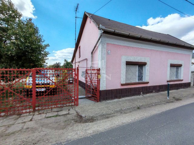 Eladó családi ház, Debrecenben 54.9 M Ft, 3 szobás