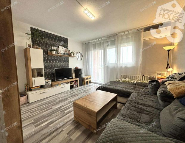 Eladó panellakás, Kecskeméten 49.9 M Ft, 3 szobás