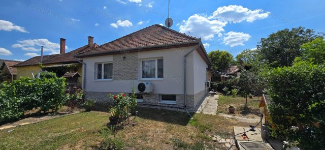 Eladó családi ház, Cegléden 82 M Ft, 4 szobás