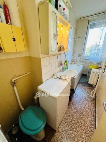 Eladó panellakás, Debrecenben 49.5 M Ft, 2+1 szobás