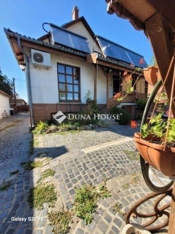 Eladó családi ház, Vecsésen 149.9 M Ft, 5 szobás