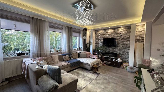 Eladó családi ház, Vonyarcvashegyen 155 M Ft, 8 szobás