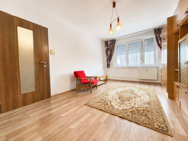 Eladó panellakás, Dunaújvárosban 31.9 M Ft, 2 szobás